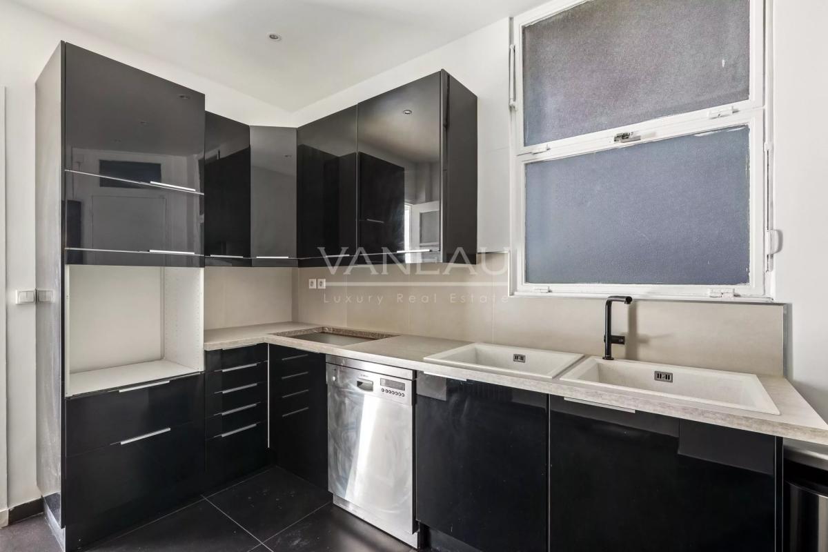 Paris XVIe - Passy - Vue panoramique et balcon.