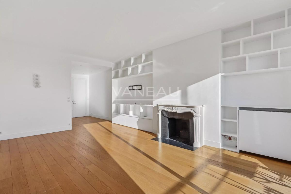 Paris XVIe - Passy - Vue panoramique et balcon.