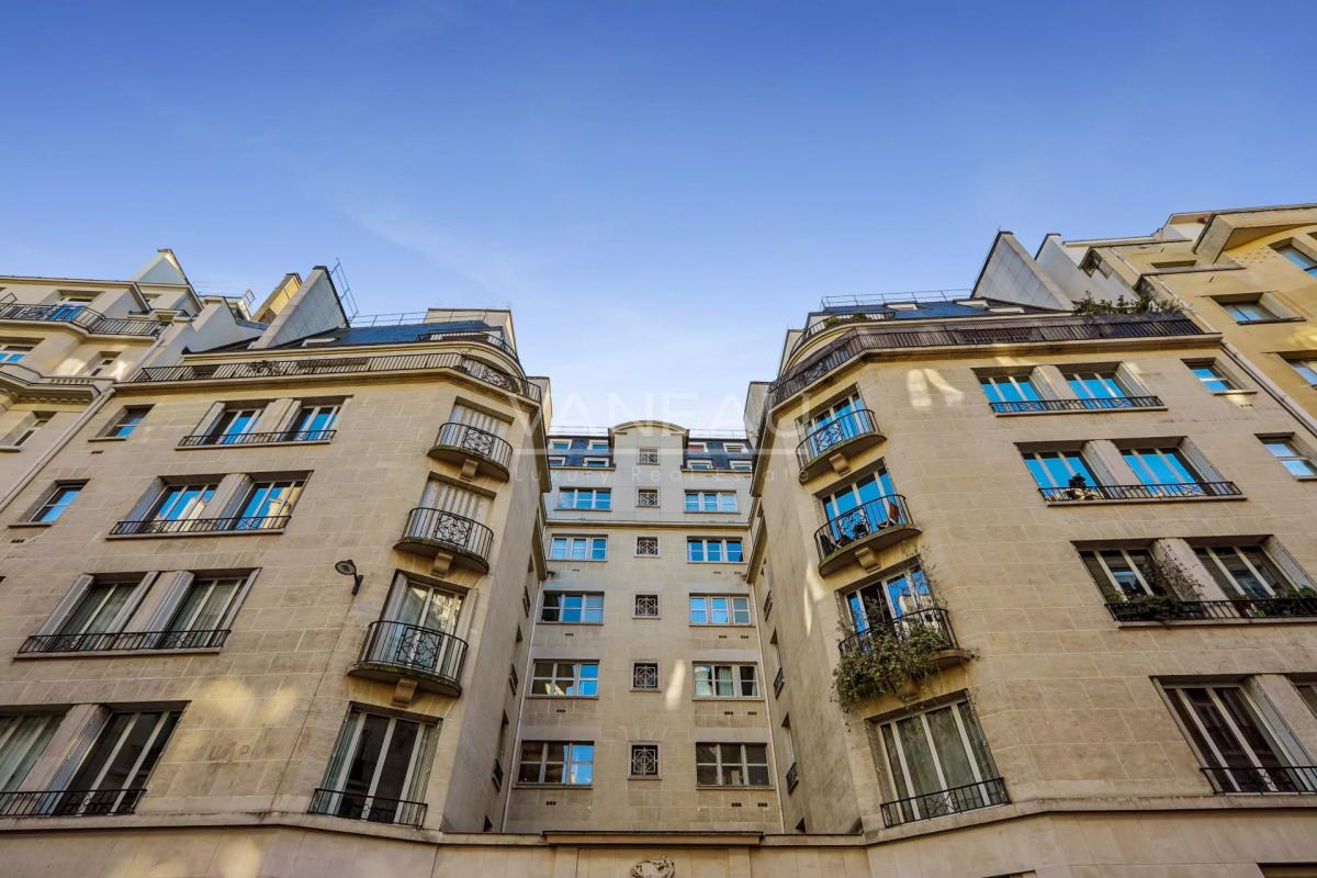 Paris XVIe - Passy - Vue panoramique et balcon.