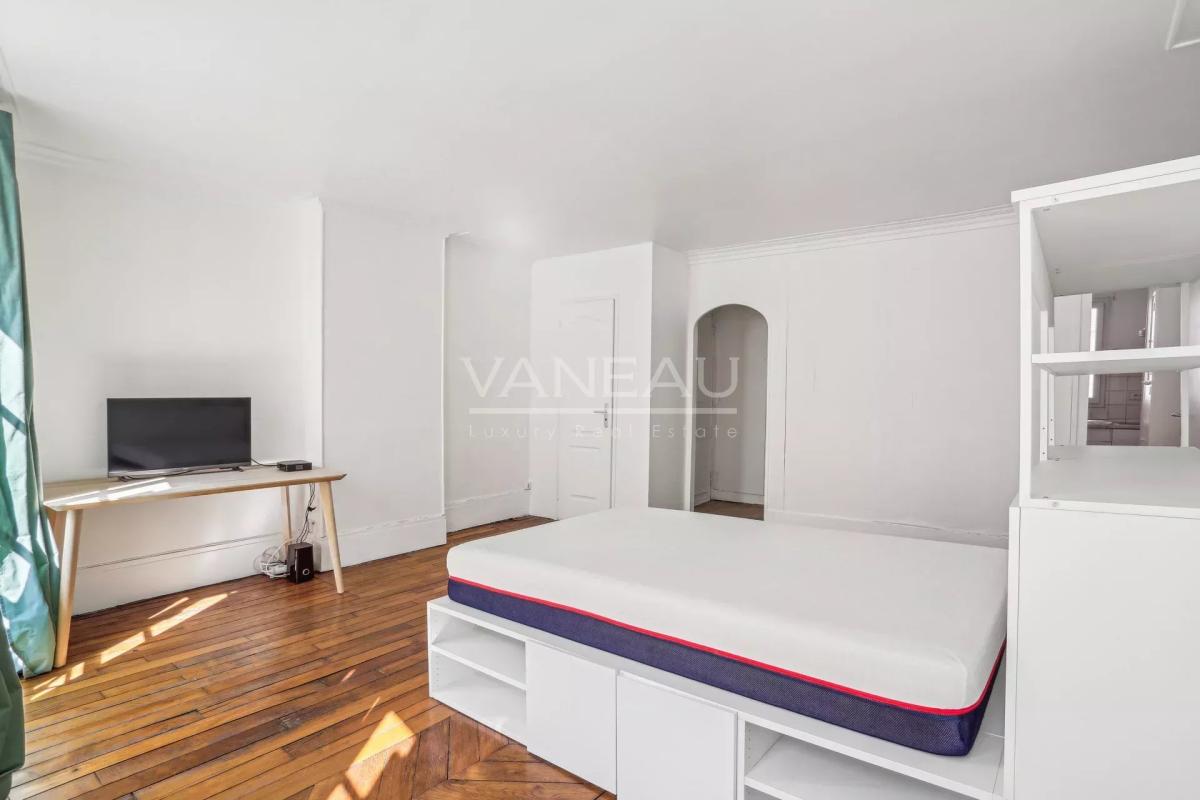 Paris XVIIe  Villiers / Levis - Grand studio de 30 m2