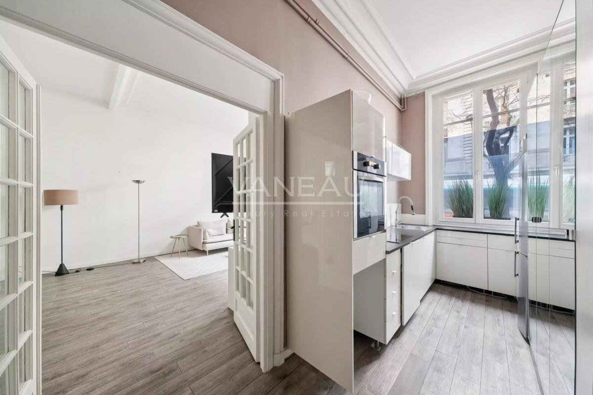 Paris XVIe Trocadéro Grand Studio de 44 m2 loi Carrez