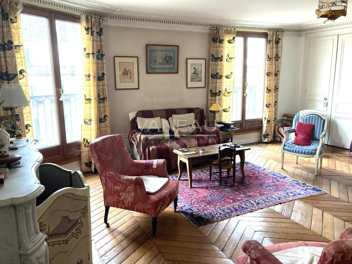 PARIS 9e - Grand Appartement - 230 m² - 5 chambres -