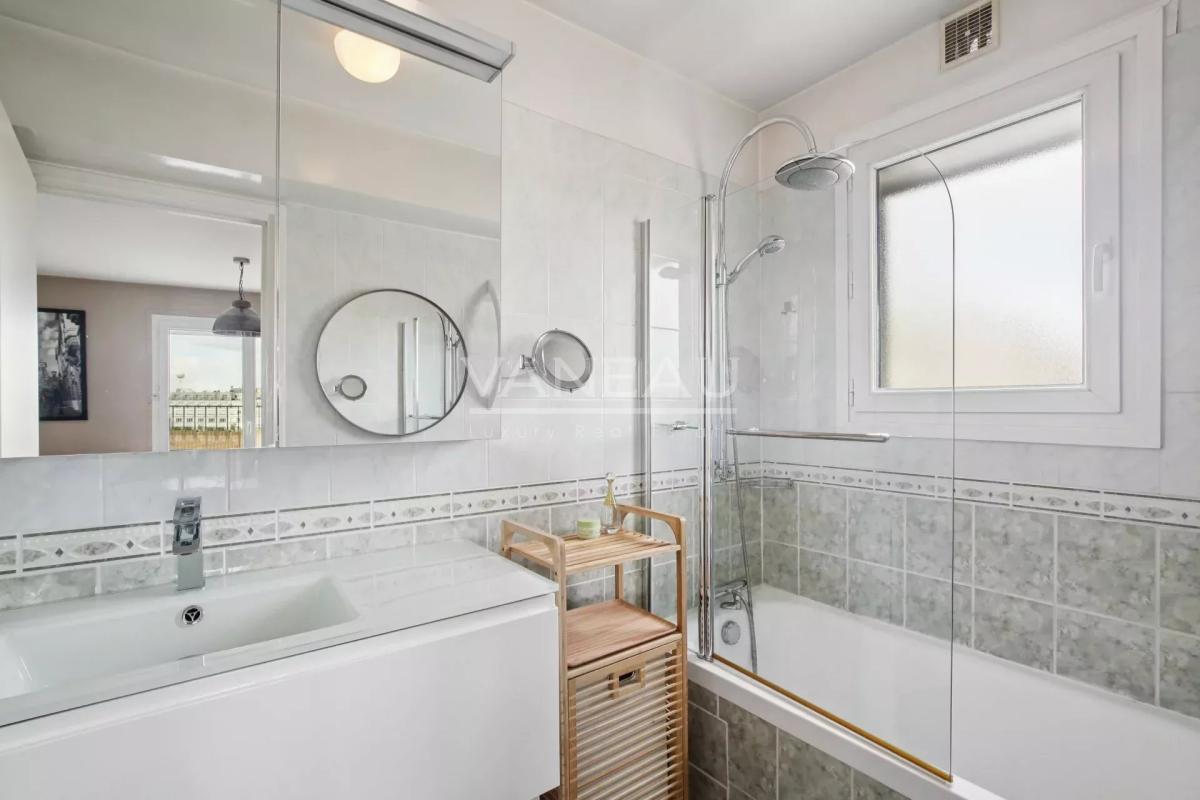 Boulogne, Les Passages : Deux pièces en dernier étage avec terra