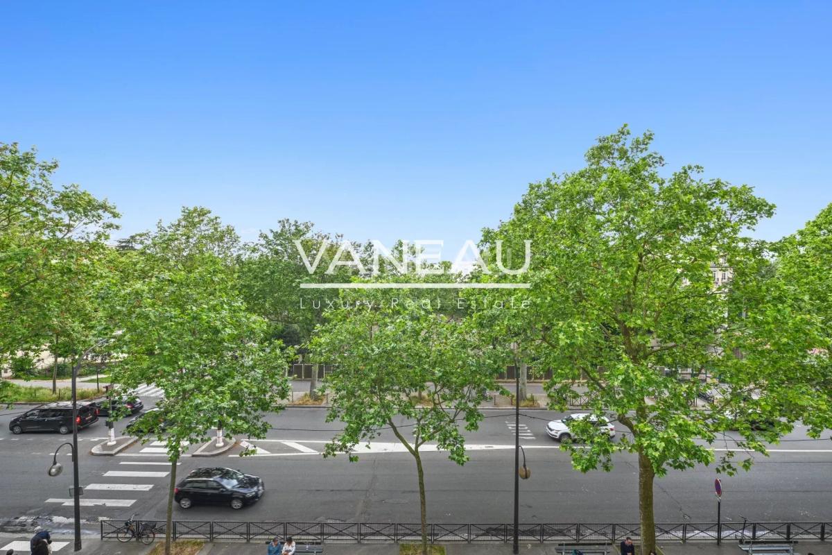 PARIS XVI - LANNES - DUFRENOY - Appartement familial avec vue dé