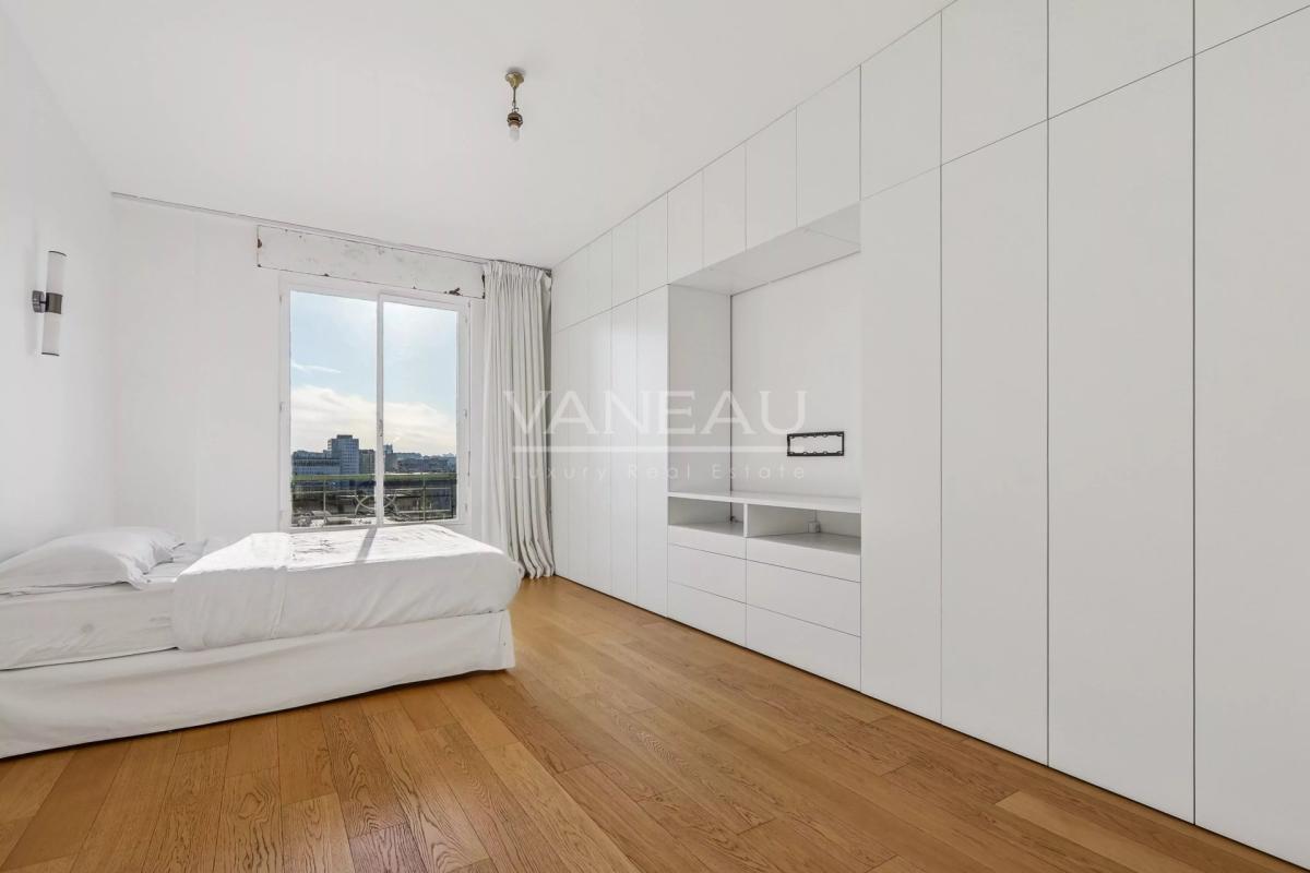 Paris XVIe - Passy - Vue panoramique et balcon.