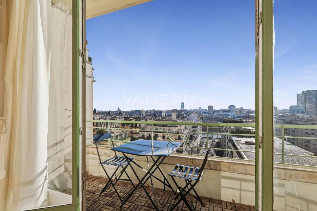 Paris XVIe - Passy - Vue panoramique et balcon.