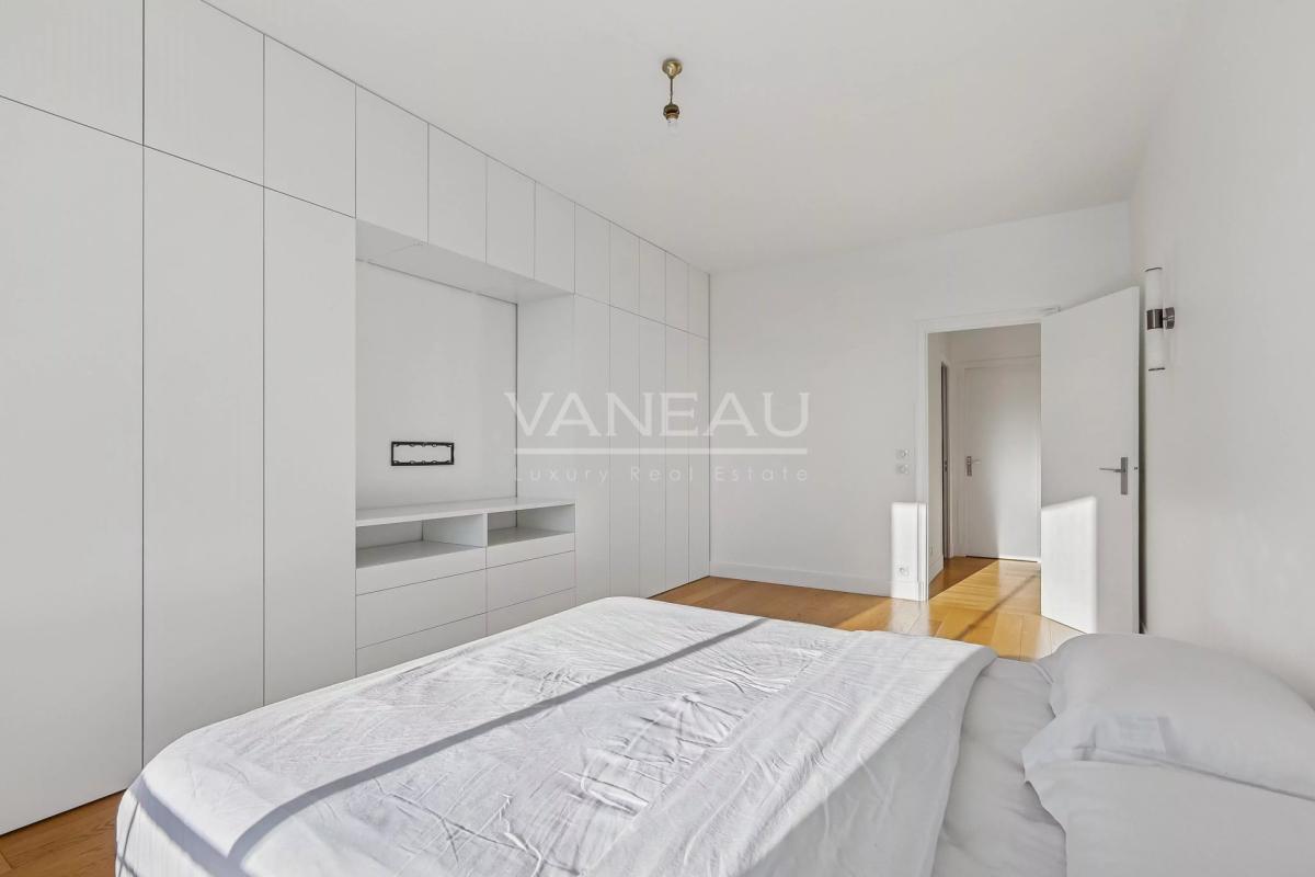 Paris XVIe - Passy - Vue panoramique et balcon.