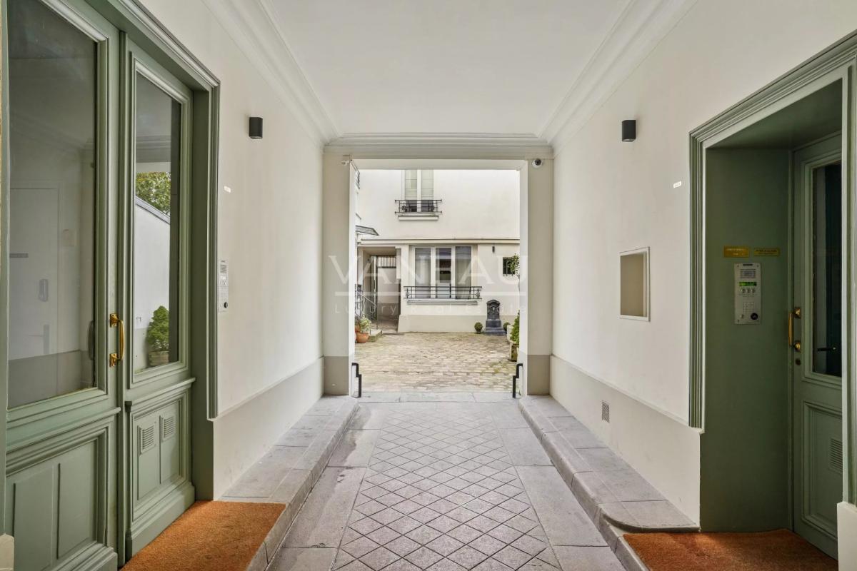 Exclusivité - Paris VIIe - Invalides Tour Maubourg