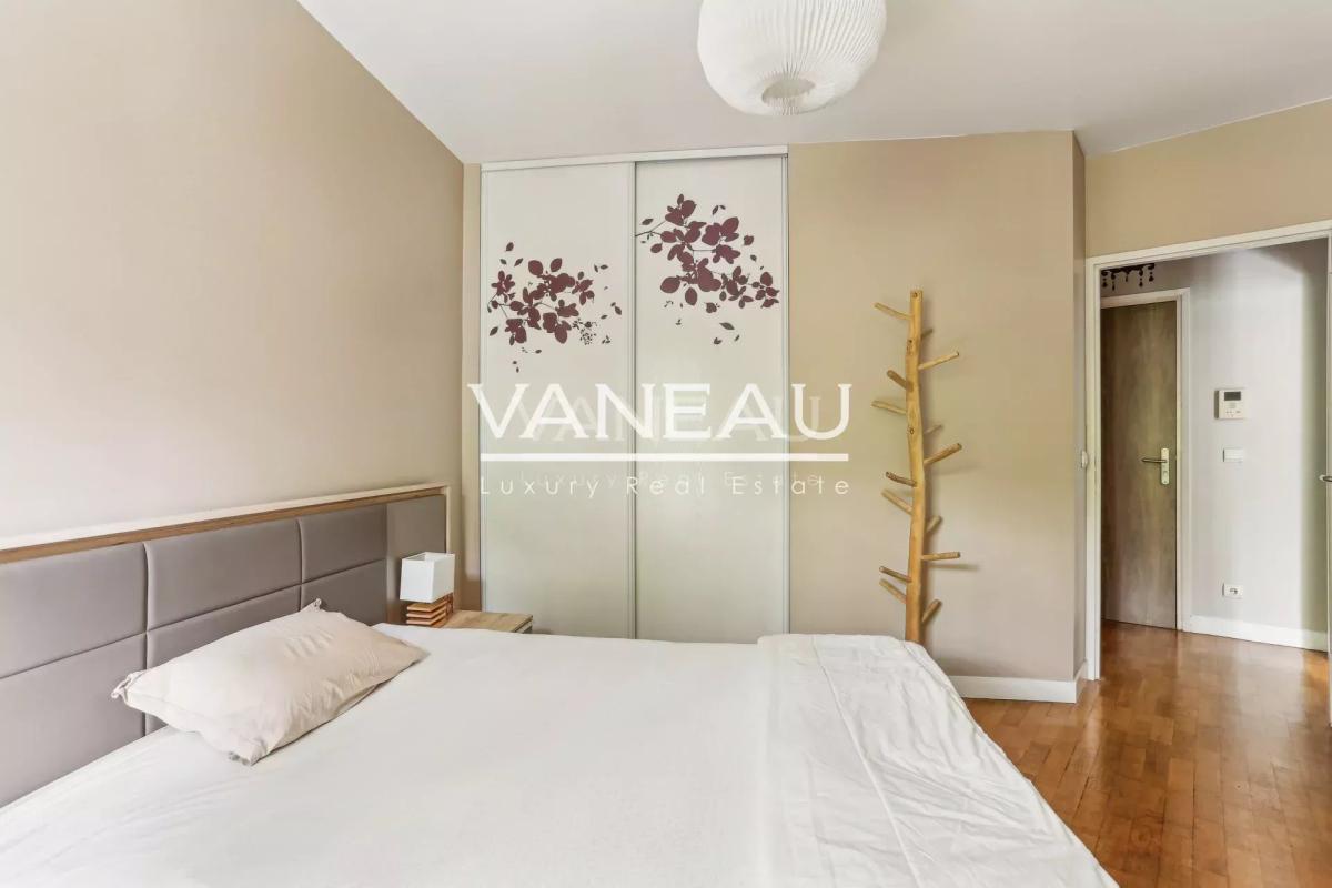 Deux pièces avec balcon exposé sud - immeuble moderne