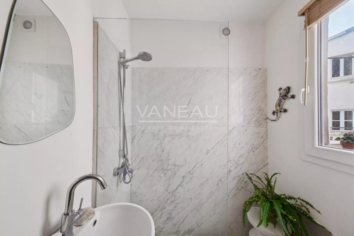 Charmant deux pièces refait à neuf – Etage élevé – Paris 10ᵉ