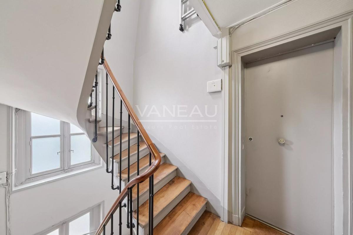 Charmant deux pièces refait à neuf – Etage élevé – Paris 10ᵉ