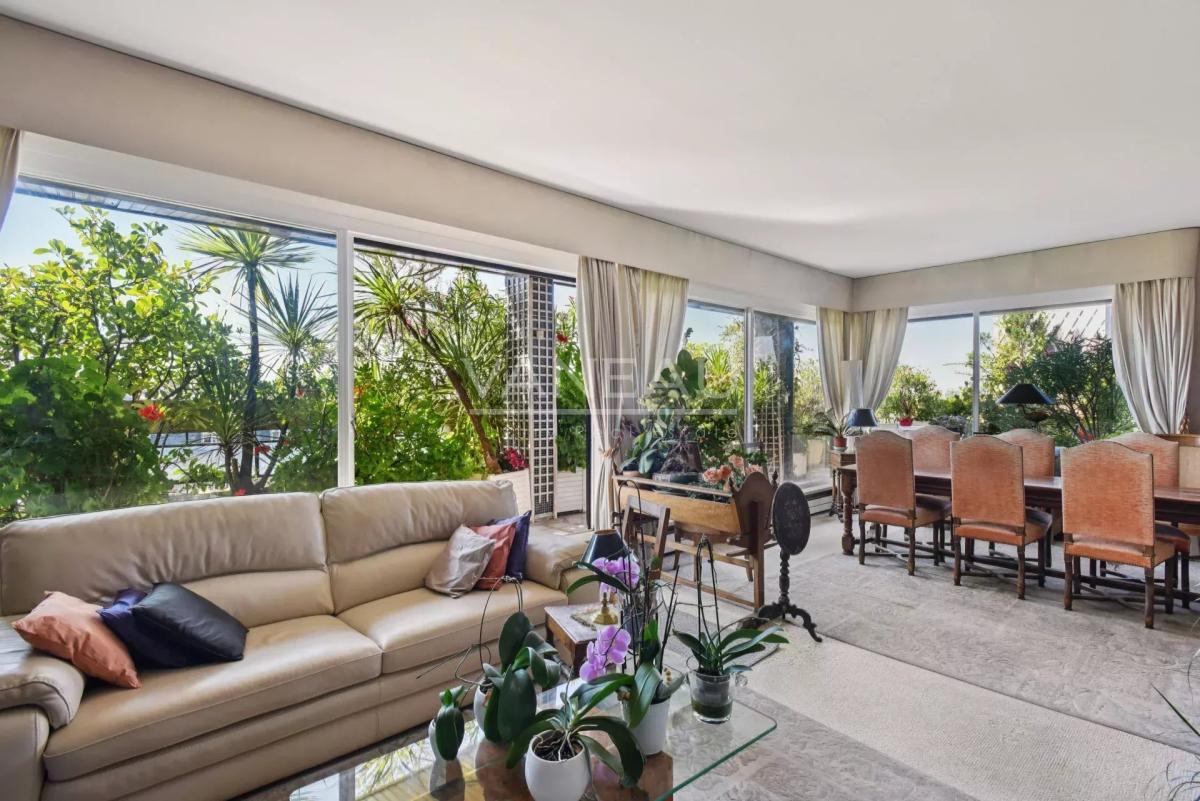 Paris XIVe – dernier étage avec terrasse panoramique