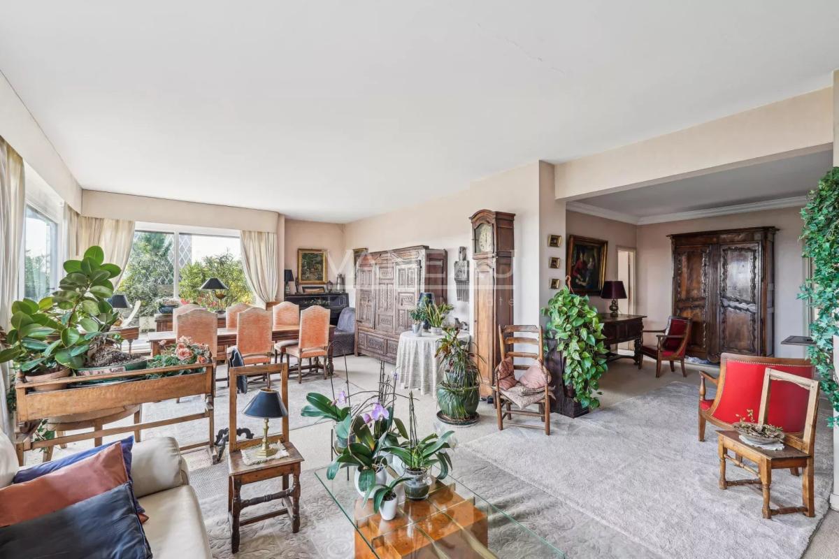 Paris XIVe – dernier étage avec terrasse panoramique