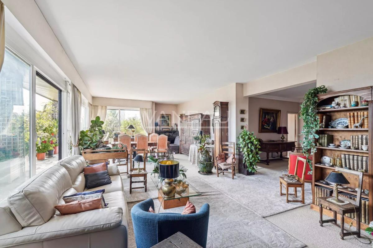 Paris XIVe – dernier étage avec terrasse panoramique