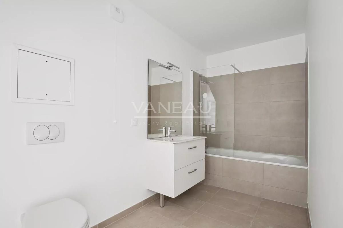 Issy-les-Moulineaux - Appartement familial dernier étage avec te