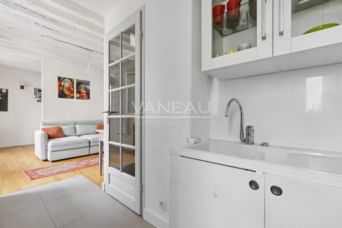 Paris 4e - Places des Vosges - Charmant studio ensoleillé et cal