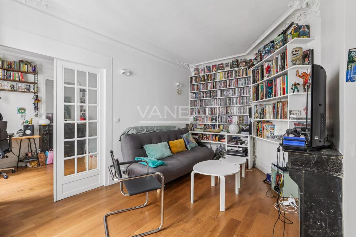 Paris Xe - Rue Beaurepaire - Beau 3 pièces classique en parfait 