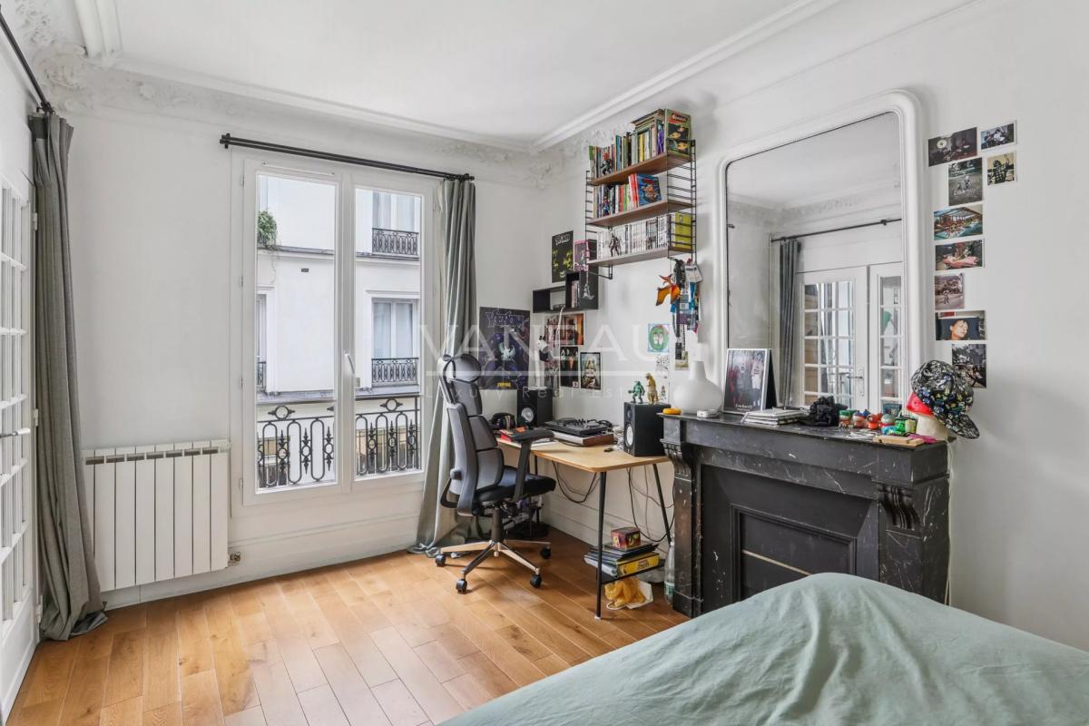 Paris Xe - Rue Beaurepaire - Beau 3 pièces classique en parfait 