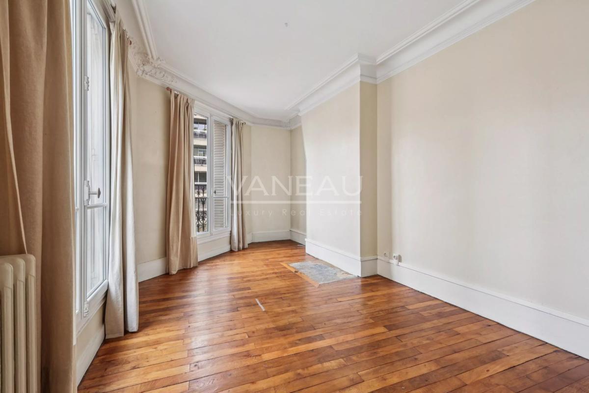 Paris XVe - Sèvres Lecourbe : Appartement trois pièces en étage 