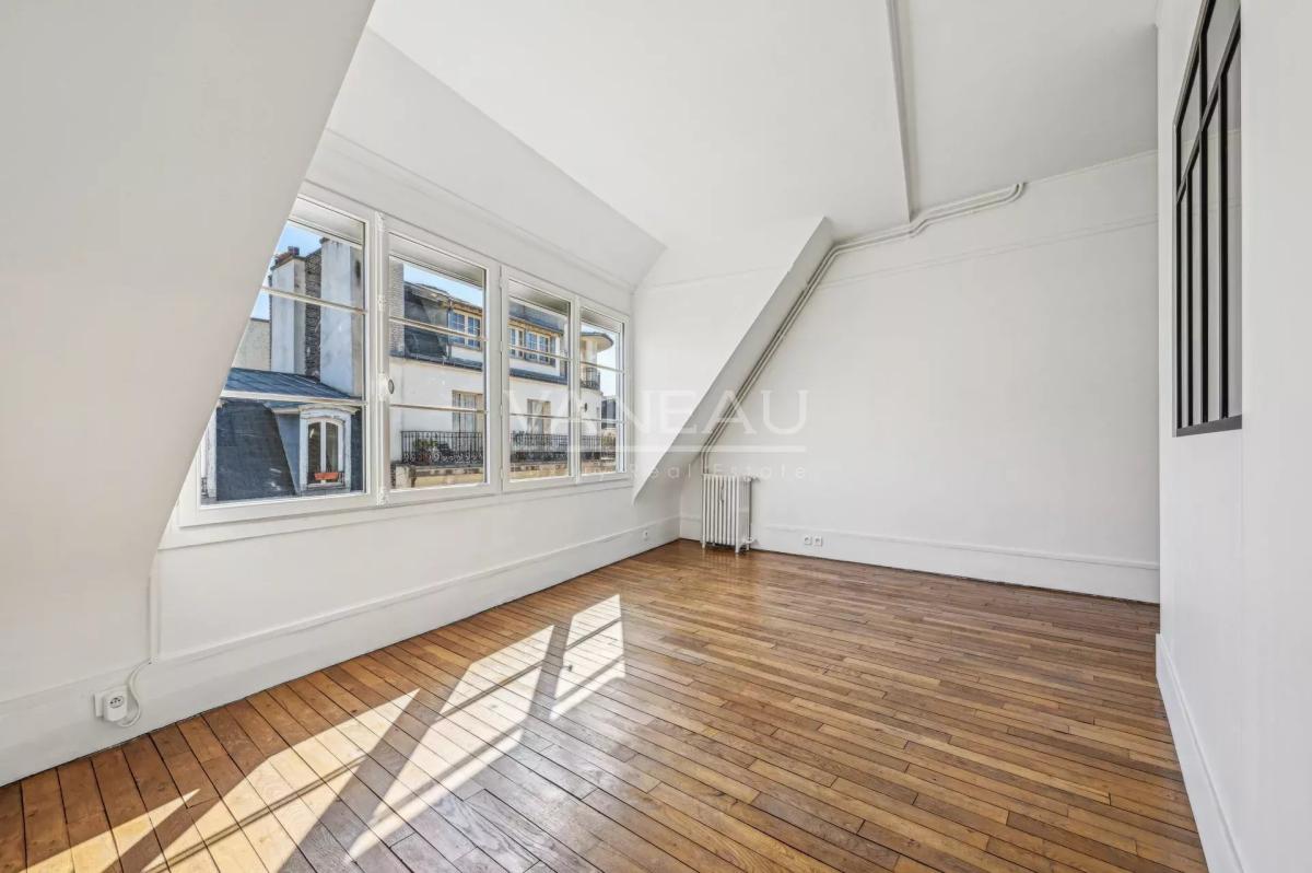 Paris XVe - Sèvres Lecourbe - Appartement lumineux en étage élev