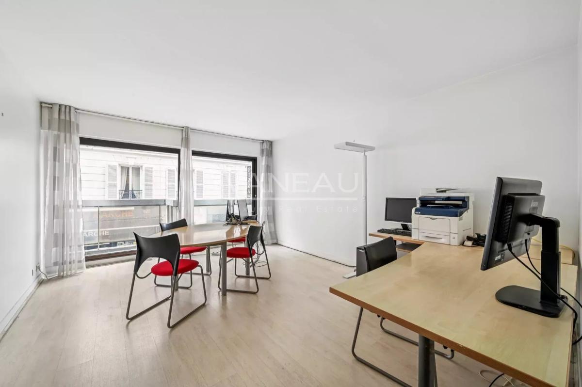 Paris XVe - Volontaires / Vaugirard : Studio lumineux avec balco