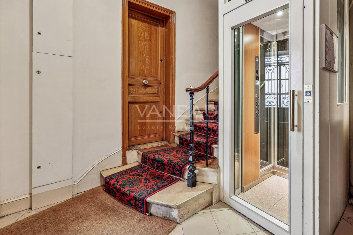 Paris XVe - Croix Nivert : Appartement quatre pièces, charme de 
