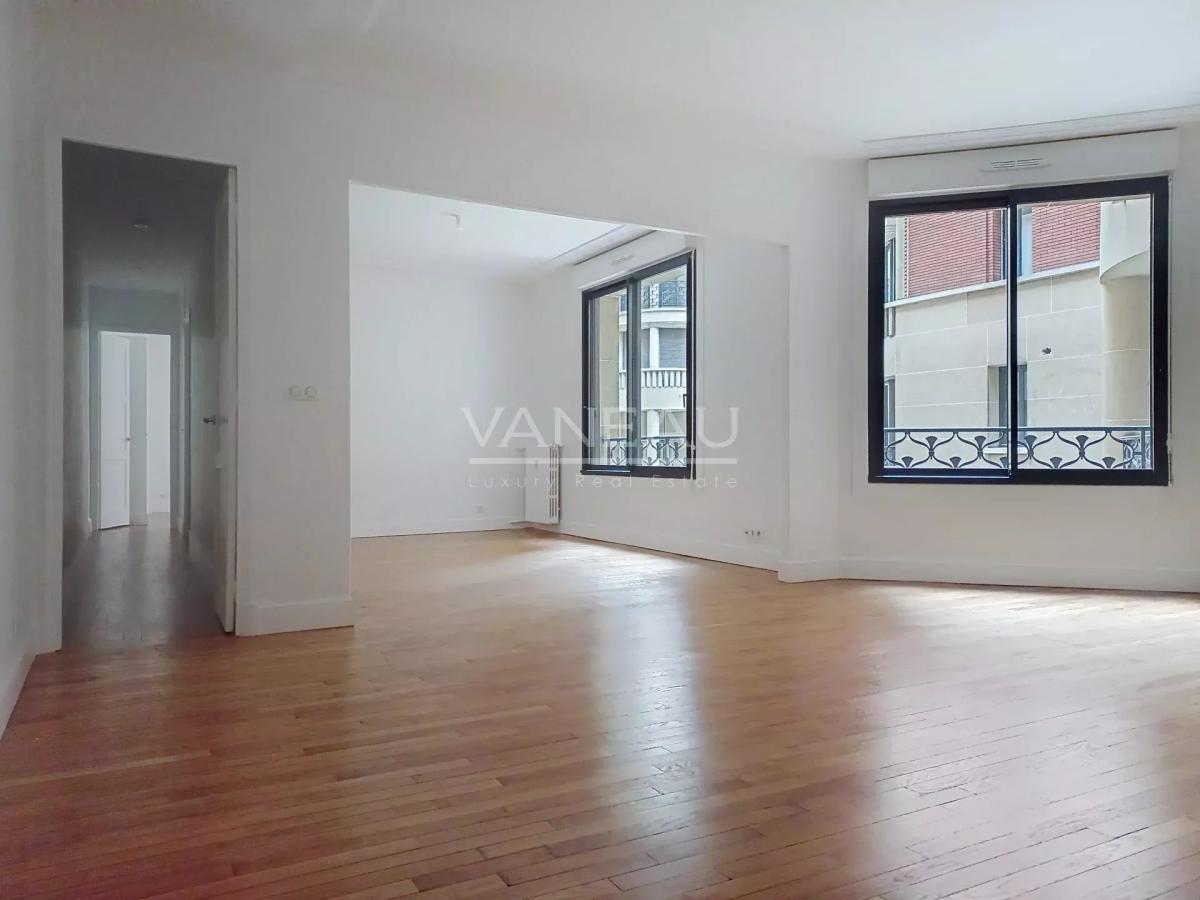 PARIS VIII - Appartement avec deux chambres - Rue Clément Marot