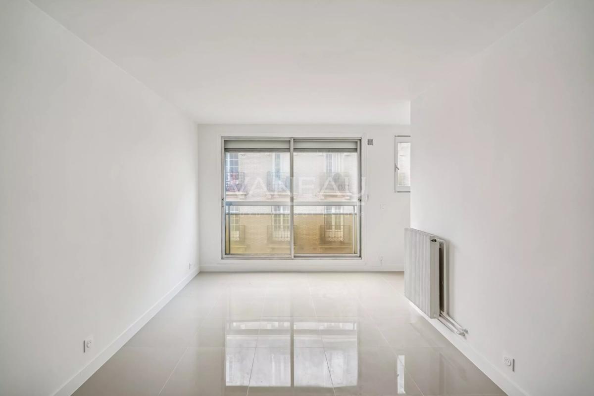 Paris XXème - Place Edith-Piaf - Studio idéal comme investisseme