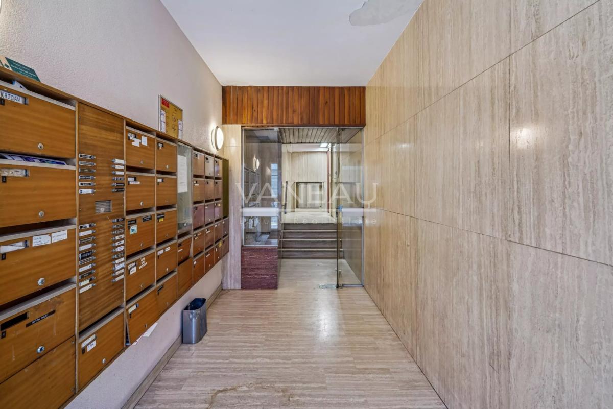 Paris XXème - Place Edith-Piaf - Studio idéal comme investisseme