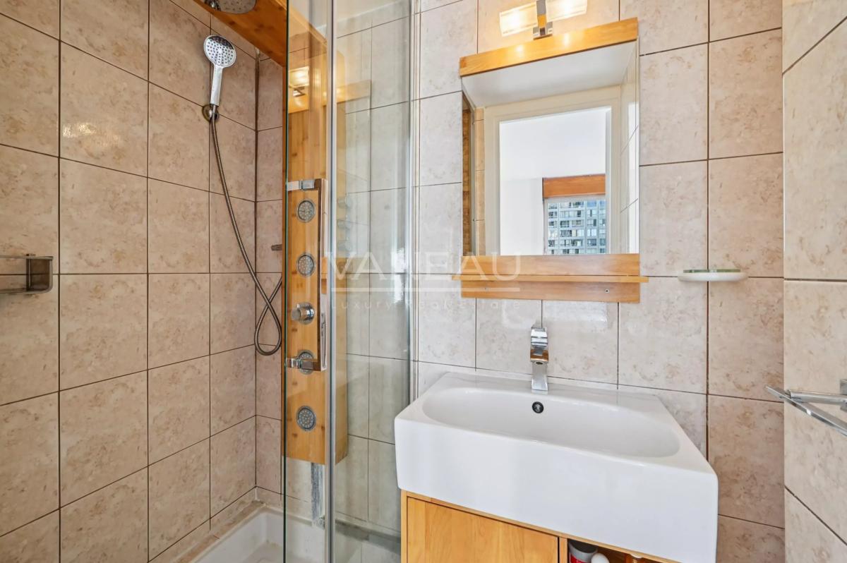 Paris XV - Quai de Grenelle–  Appartement Familial avec vue Tour