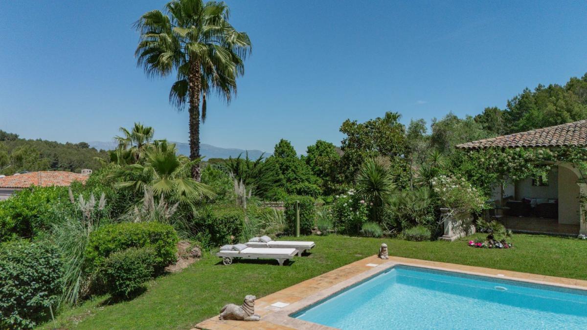 A VENDRE CANNES LE CANNET  VILLA SPACIEUSE DOMAINE PRIVE