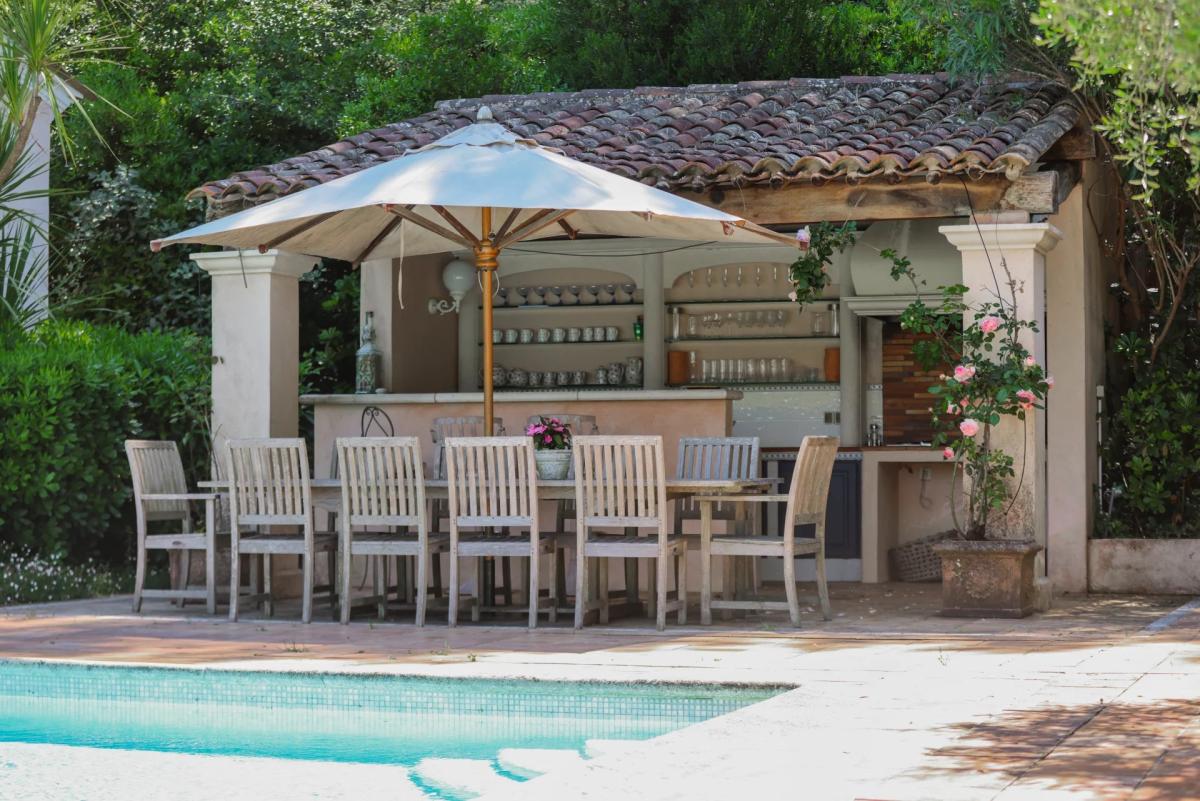 A VENDRE CANNES LE CANNET  VILLA SPACIEUSE DOMAINE PRIVE