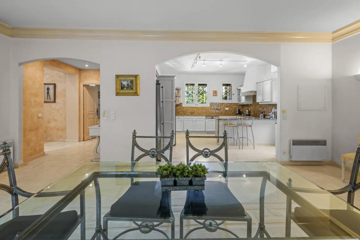 A VENDRE CANNES LE CANNET  VILLA SPACIEUSE DOMAINE PRIVE