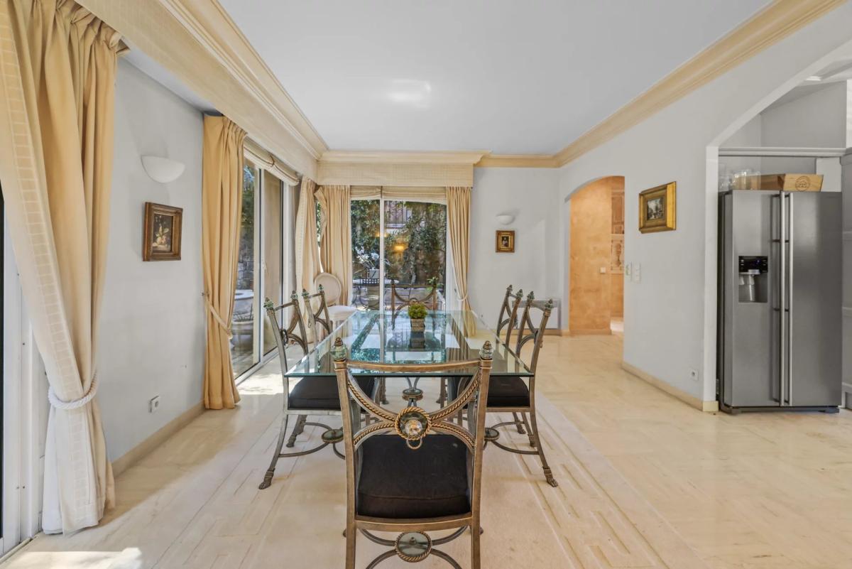 A VENDRE CANNES LE CANNET  VILLA SPACIEUSE DOMAINE PRIVE