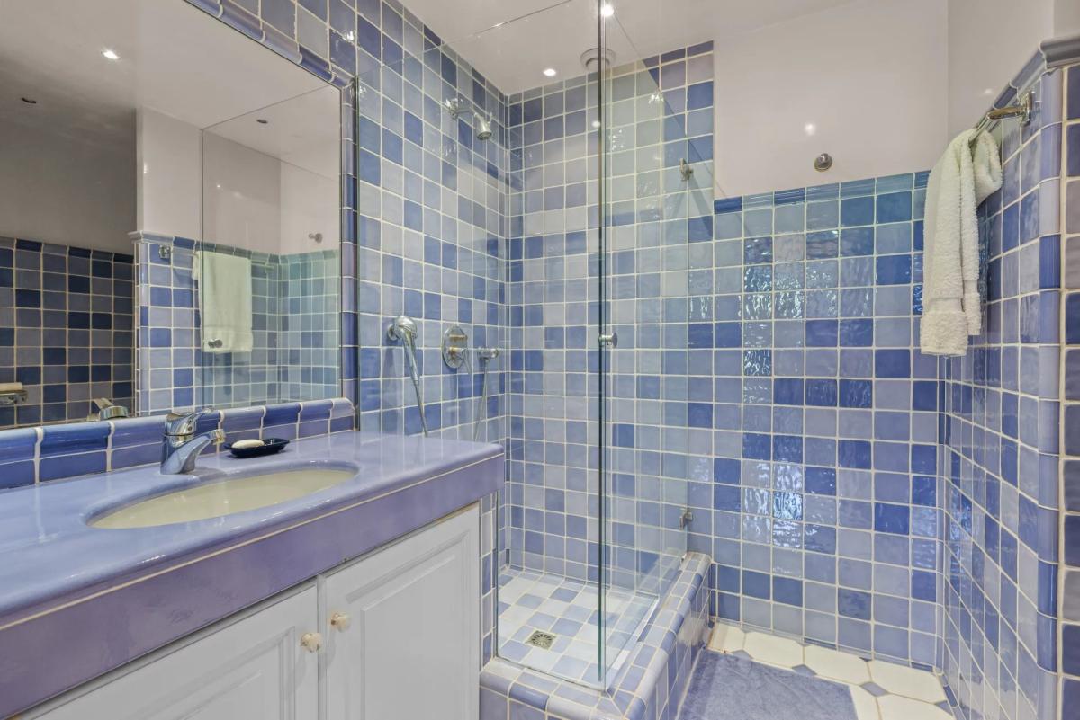 A VENDRE CANNES LE CANNET  VILLA SPACIEUSE DOMAINE PRIVE