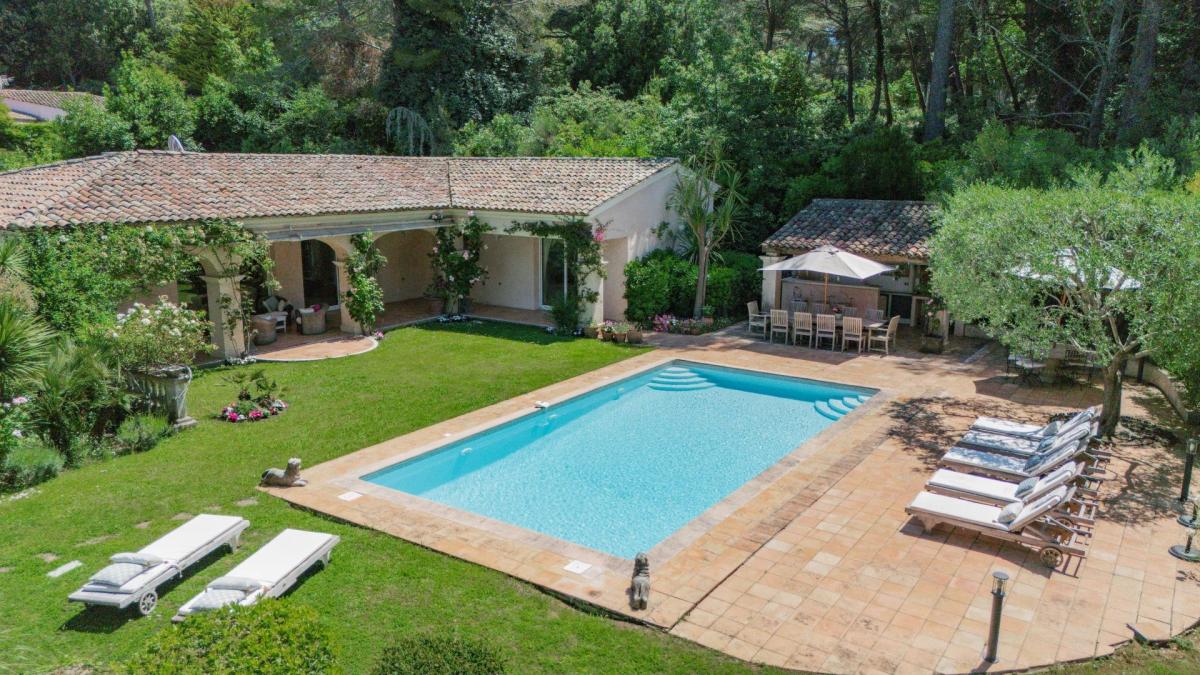 A VENDRE CANNES LE CANNET  VILLA SPACIEUSE DOMAINE PRIVE