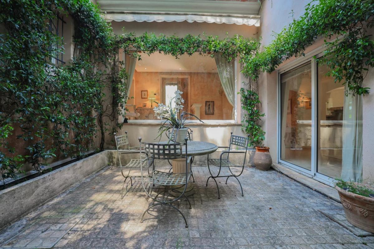 A VENDRE CANNES LE CANNET  VILLA SPACIEUSE DOMAINE PRIVE