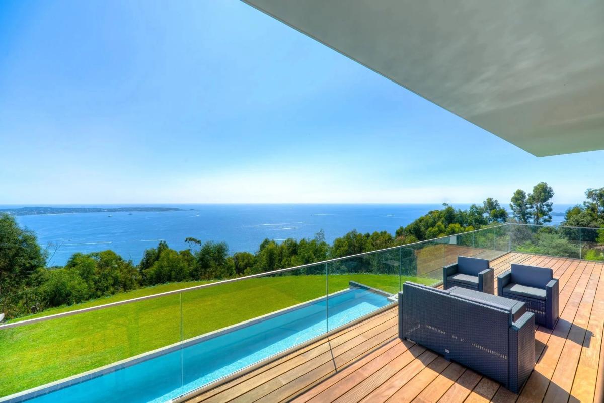 SUPER CANNES  VILLA CONTEMPORAINE VUE MER A VENDRE