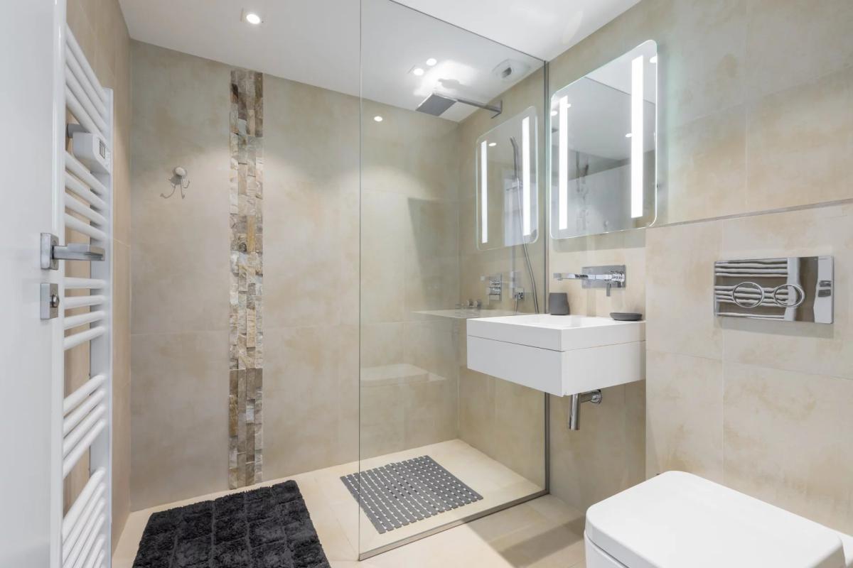 SUPER CANNES  VILLA CONTEMPORAINE VUE MER A VENDRE