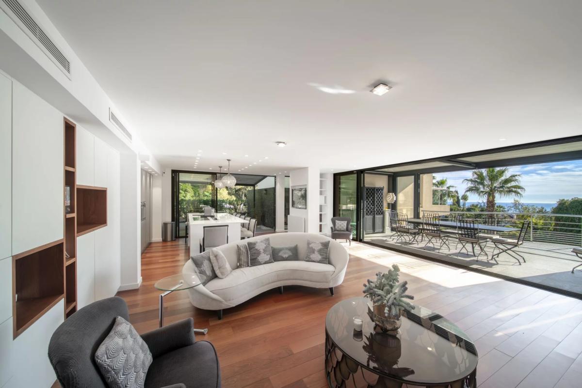 SUPER CANNES VILLA CONTEMPORAINE VUE MER A VENDRE