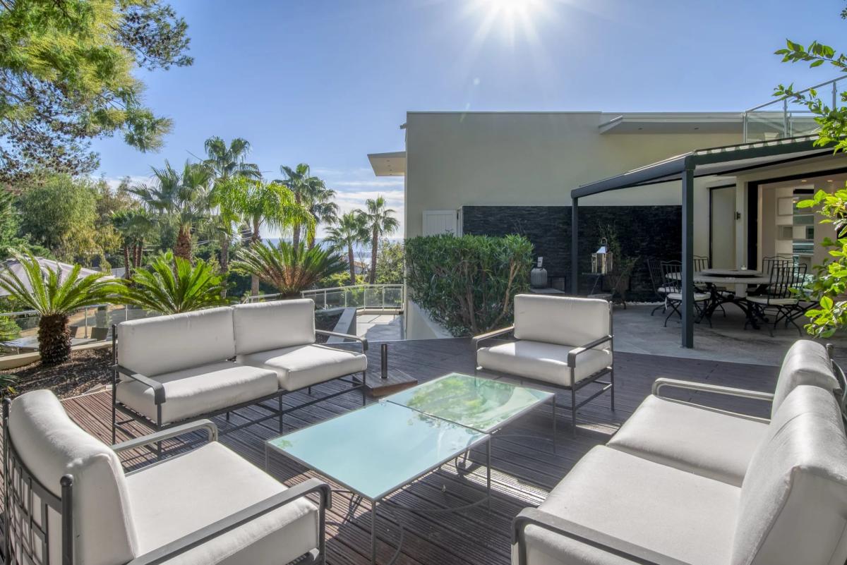 SUPER CANNES VILLA CONTEMPORAINE VUE MER A VENDRE