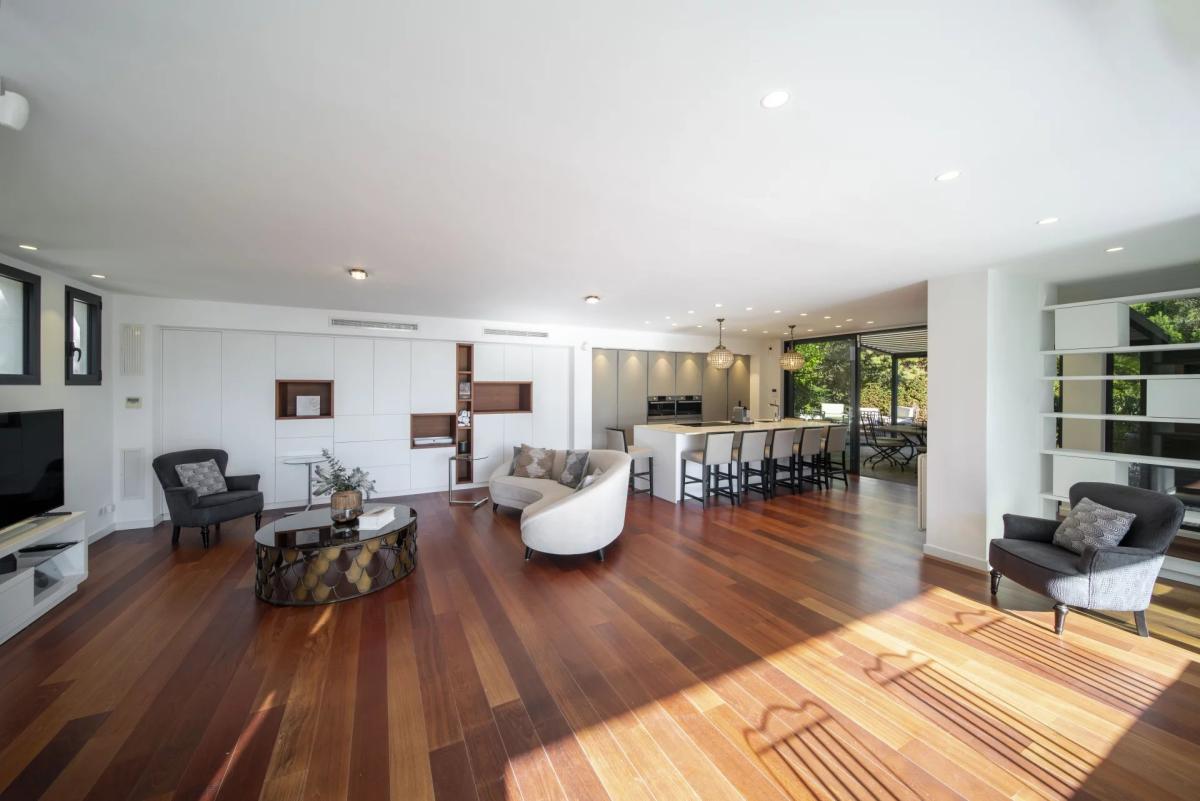 SUPER CANNES VILLA CONTEMPORAINE VUE MER A VENDRE