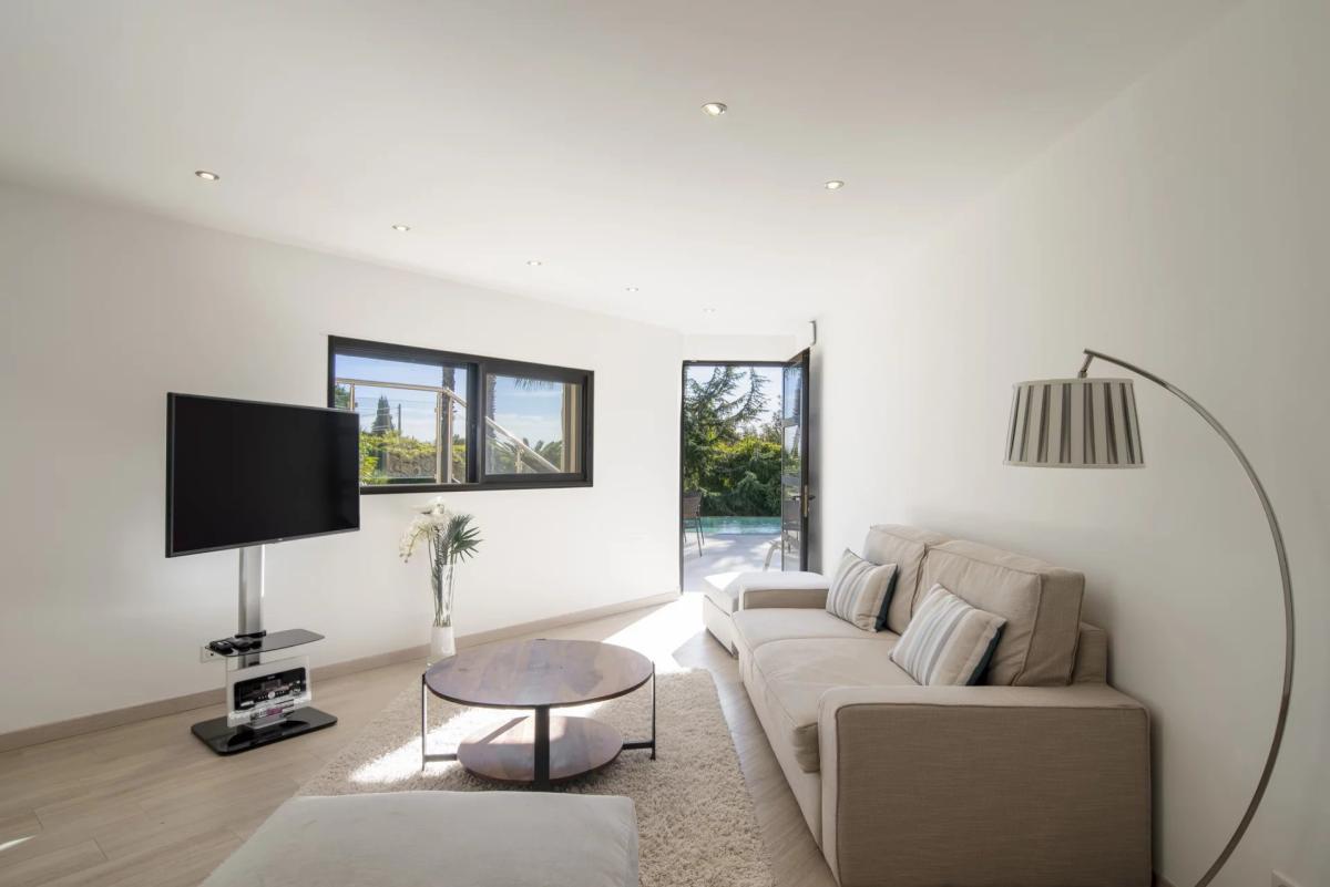 SUPER CANNES VILLA CONTEMPORAINE VUE MER A VENDRE