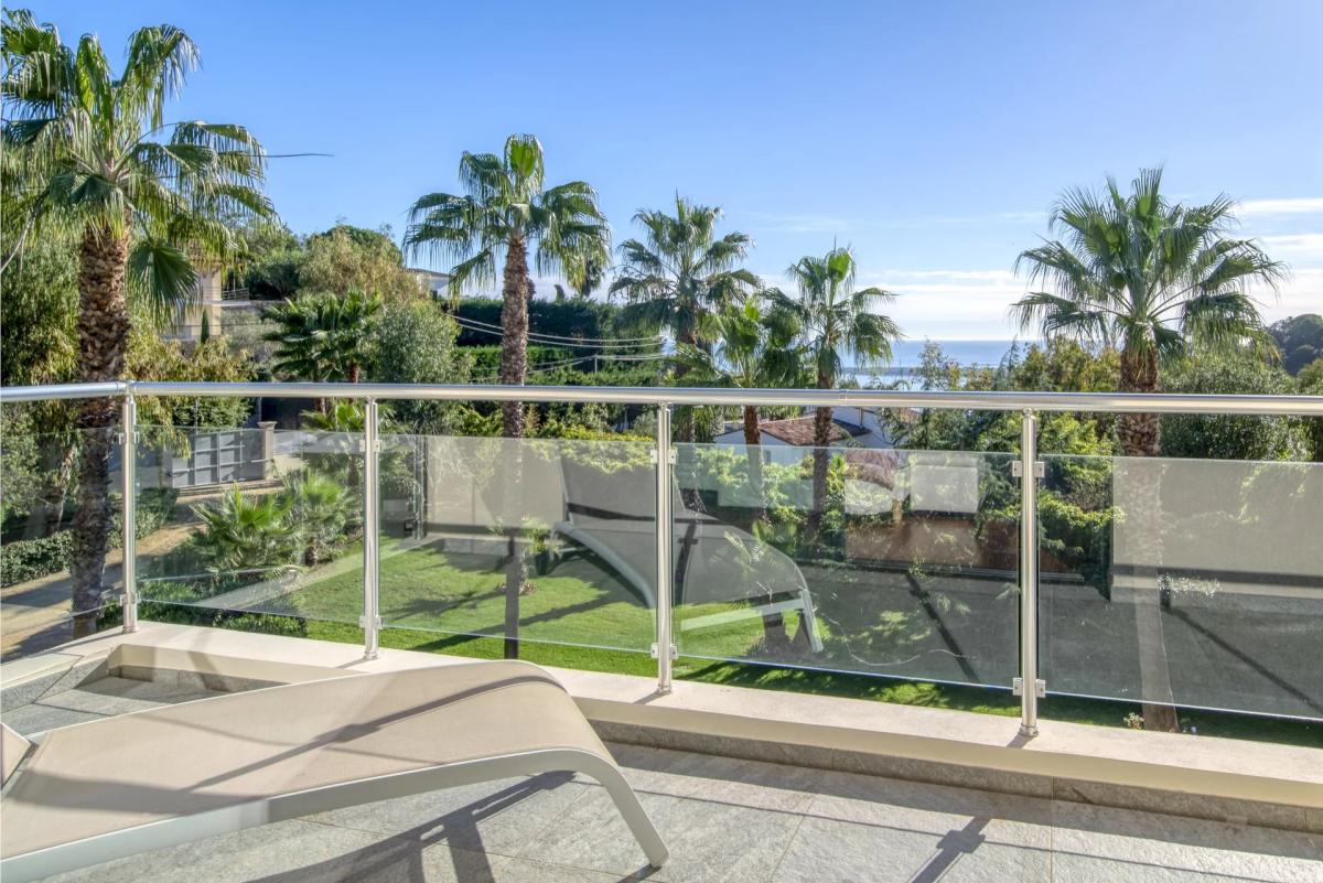 SUPER CANNES VILLA CONTEMPORAINE VUE MER A VENDRE