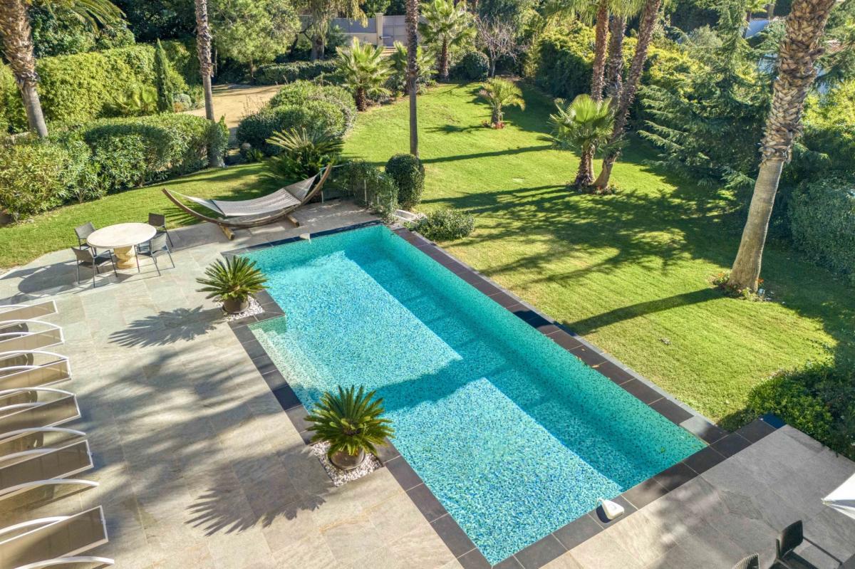 SUPER CANNES VILLA CONTEMPORAINE VUE MER A VENDRE