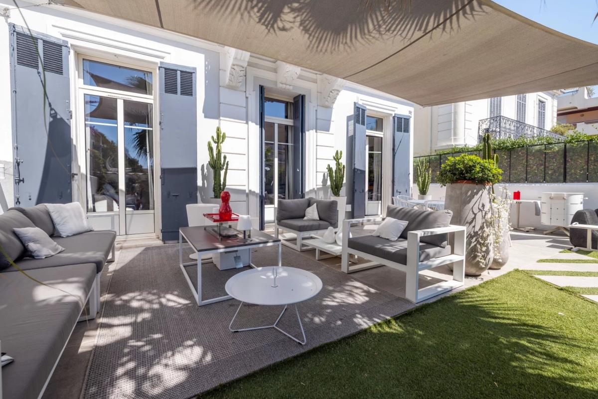 CANNES CENTRE VILLE MAISON RENOVEE A VENDRE  PISCINE PETIT JUAS 