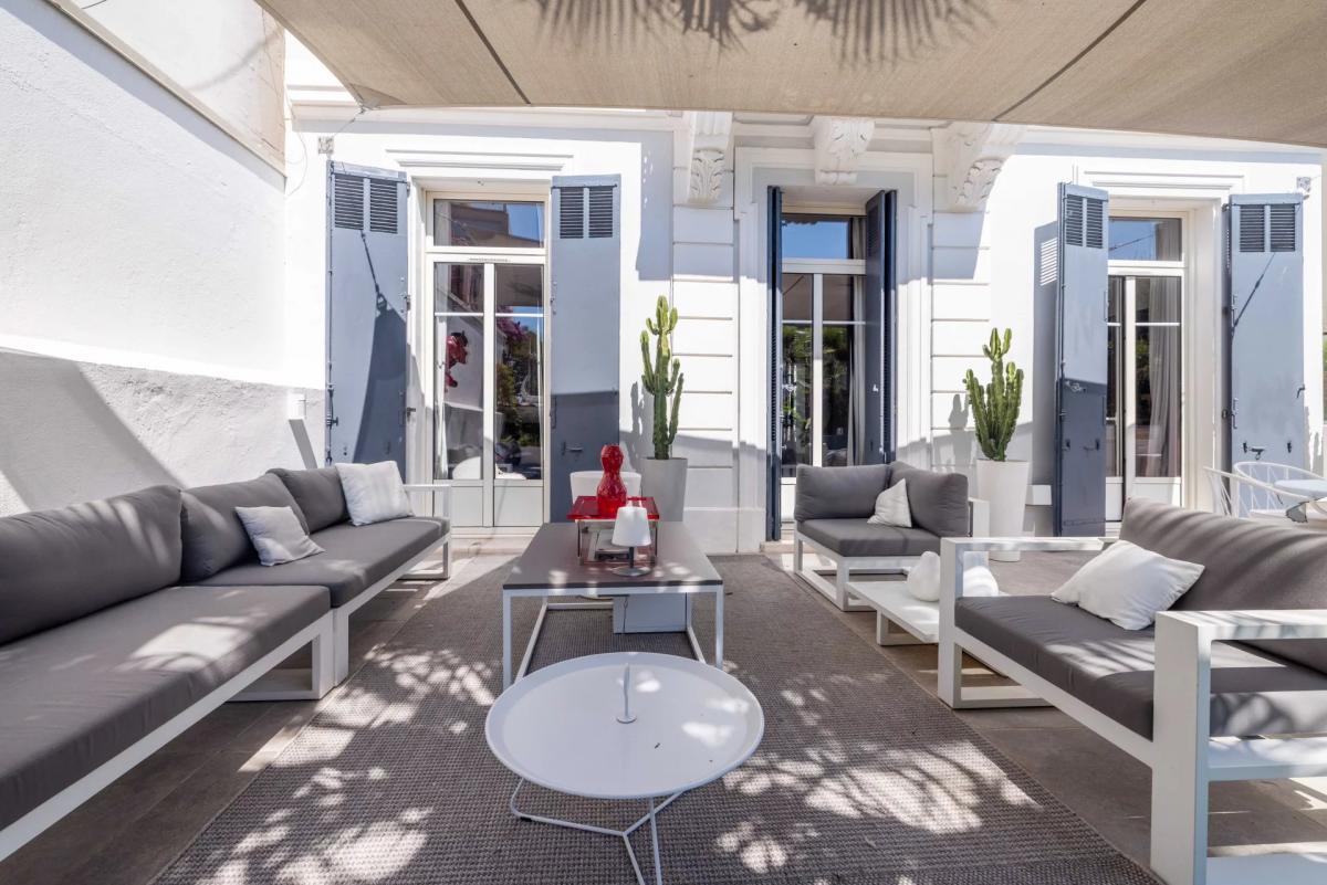 CANNES CENTRE VILLE MAISON RENOVEE A VENDRE  PISCINE PETIT JUAS 