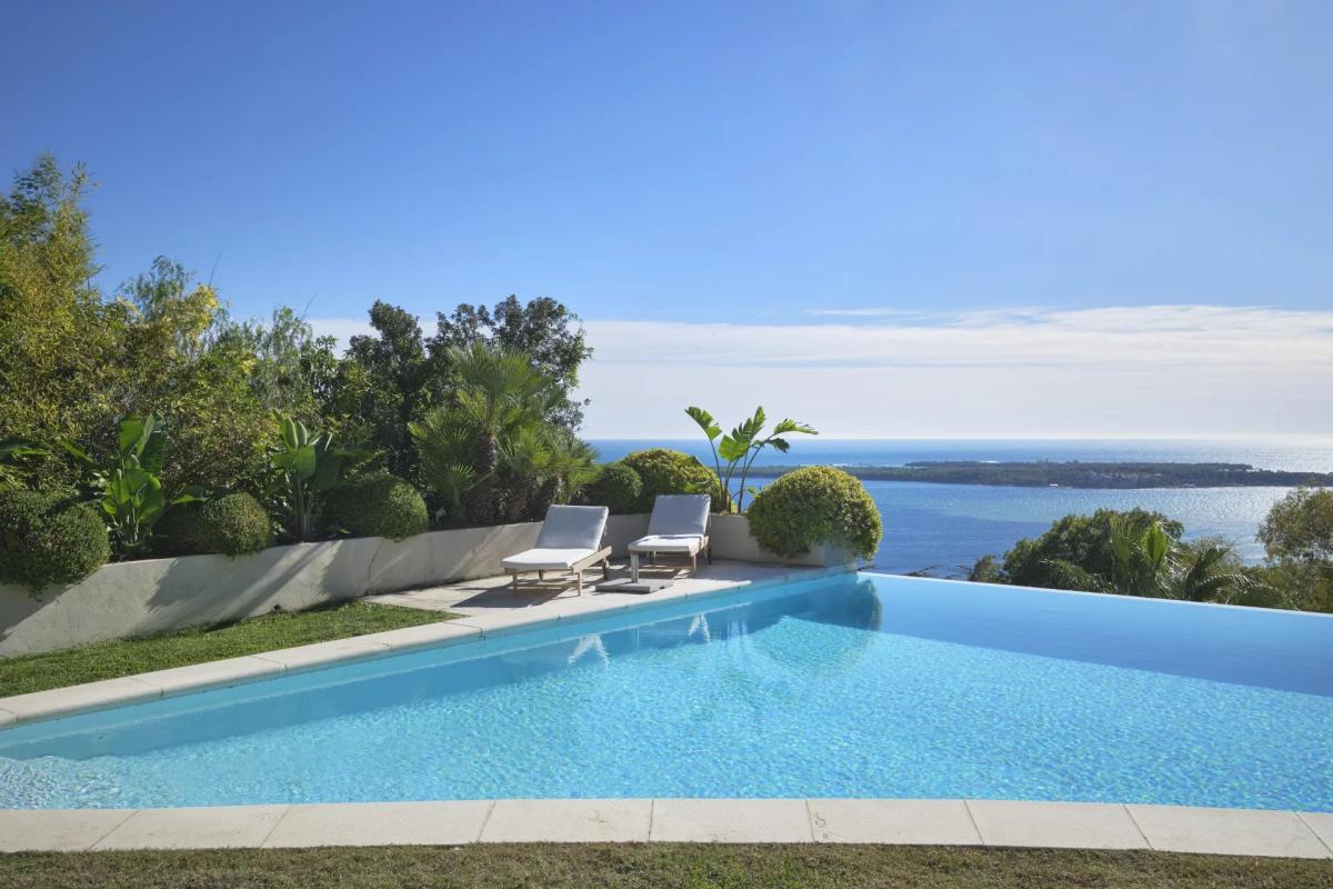 CANNES VILLA RENOVEE VUE MER PANORAMIQUE A VENDRE