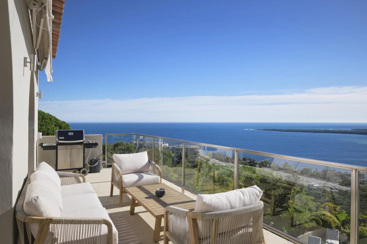 CANNES VILLA RENOVEE VUE MER PANORAMIQUE A VENDRE