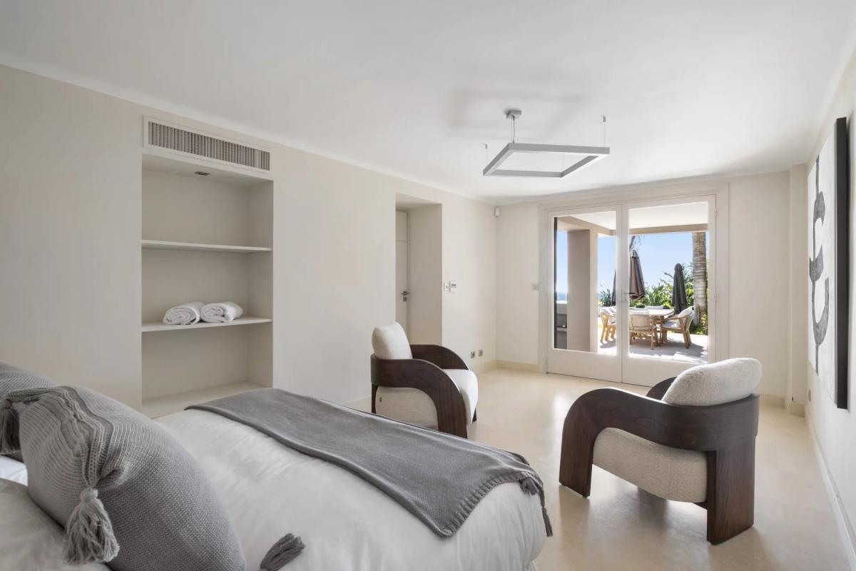 CANNES VILLA RENOVEE VUE MER PANORAMIQUE A VENDRE